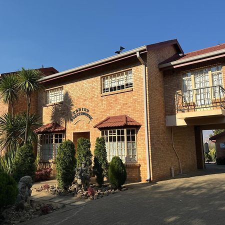Clarens Eddies Guest house Buitenkant foto